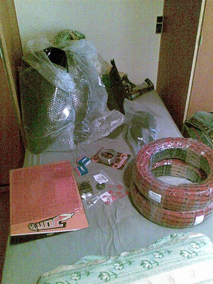 Yamaha Jog Evo2 Lc SOLGT - Sidste ny pakke :) Nye metallic sorto skjolde. Røde innova dæk. Rødt gitter, Bremseklodser og lidt andet snavs :) billede 14