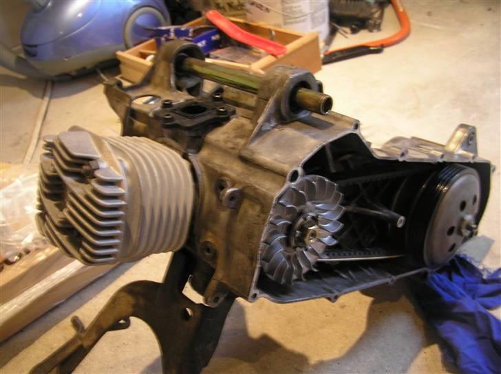 Aprilia Rally AC - Sådan som blokken står nu.. Membran, cylle, kobling m.m, vario, krumbasse er i ... billede 11