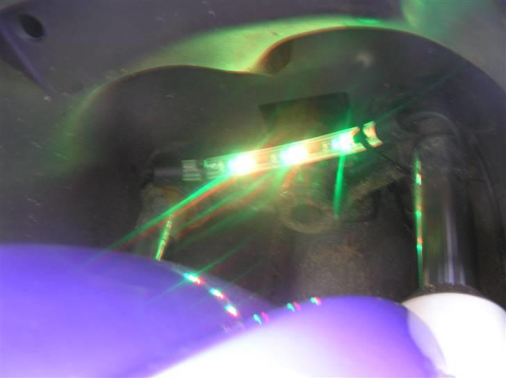 Aprilia Sonic AC - Neon-rør monteret på forlaffel. ALLE FARVER + fjernbetjæning, som kan sætte tempo op ner det blinker med alle slaks lys. billede 12