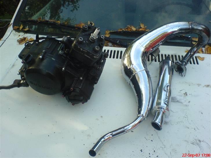 Suzuki RMX Byttet til Stalker - 22/9-07 - Endelig fået samlet motoren, og fået poleret udstødning! billede 16