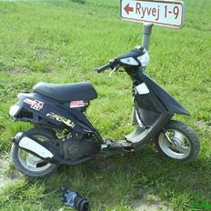 Yamaha jog - strålenerne smadret