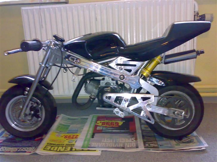 MiniBike 49 cc Solgt for 300,- - det er et billede af hele pocketbiken. billede 2