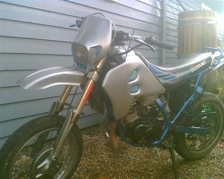 Suzuki SMX (Solgt Og Savnet) - Fronten. Kedelig, Simpel, Original.. Og sådan skal den bare være.  billede 1