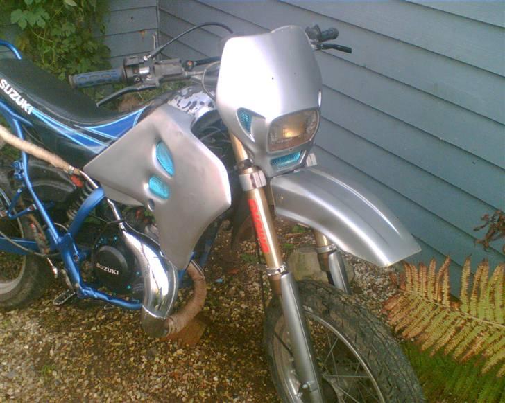 Suzuki SMX (Solgt Og Savnet) - Lidt oven fra. Viser lidt de små fejl i Lakken.  billede 3