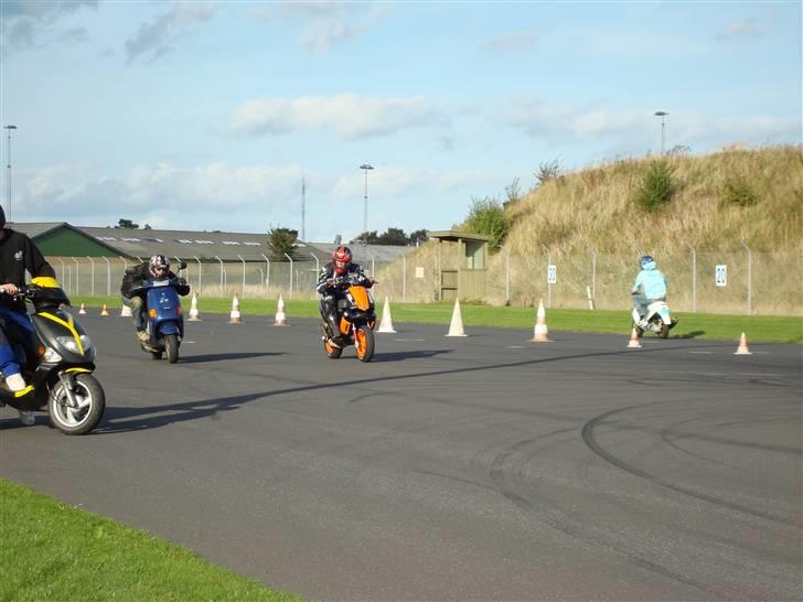 Gilera runner LC comming up - mig og gamle der kæmper lidt;) en 150 cc mod min runner 70cc billede 16