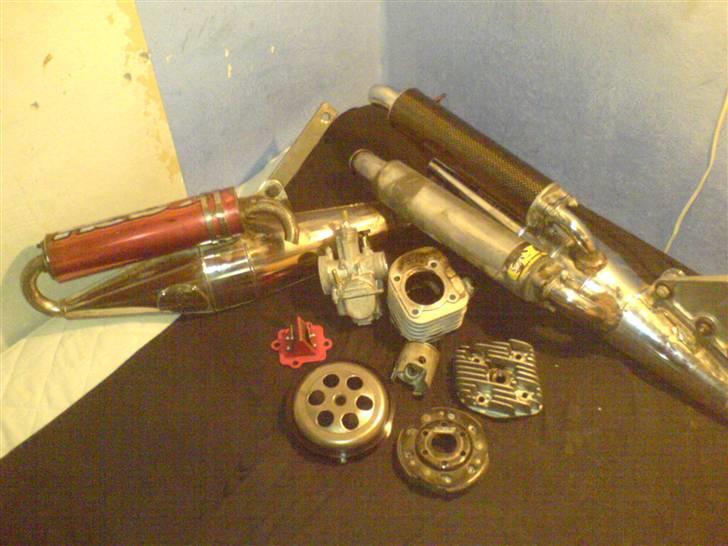 Yamaha JOG R $solgt$ - lidt dele :D min evo ac cyllinder og 24 mm kabu  og min race kobling og hebo membran og koblings klokke og mit ixil twin rør og hebo titan  billede 16