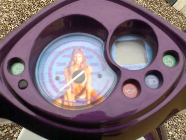 Yamaha Jog R - Heidi Klum, hun passer så fint til. ;D billede 10