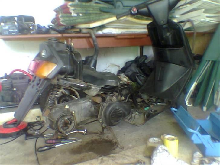 Yamaha jog as byttet til pmx  - så skulle der skiftes bagdæk + det sku lappes. og rensede motoren, billede 5