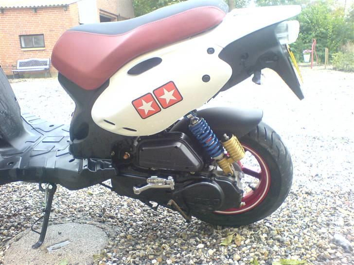 PGO PMX 50 [SOLGT] - Den er blevet sænket ´ så den er lige så lav som en hot5o , nu ;D .. Koso kickstarter :D  billede 4