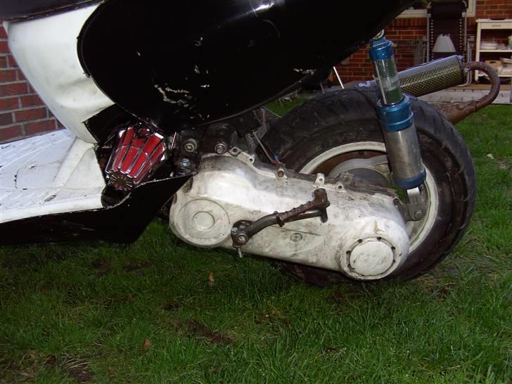 Aprilia sonic solgt - Mit filter med hvid motor blok og chrom/blå dæmper billede 14