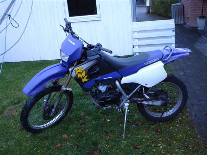 Suzuki RMX      SOLGT  - NYESTE BILLEDE AF DEN  SOM DEN STÅR NU billede 1