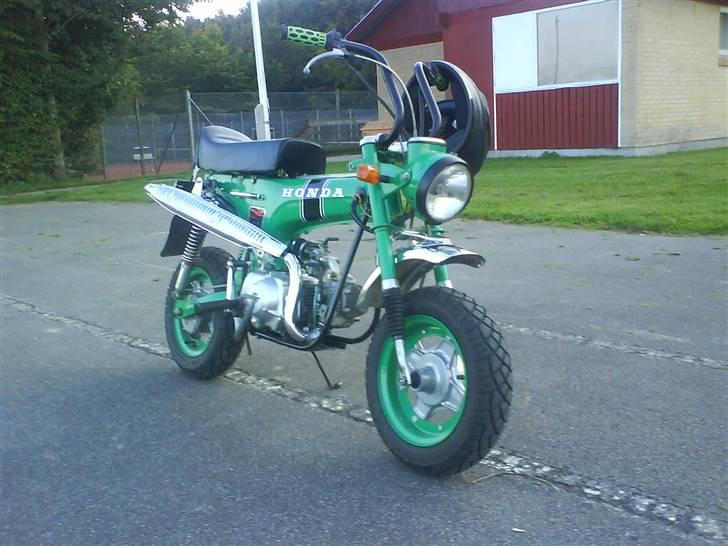 Honda Dax  - Nyt (Med ny udstødning og skærme) billede 1