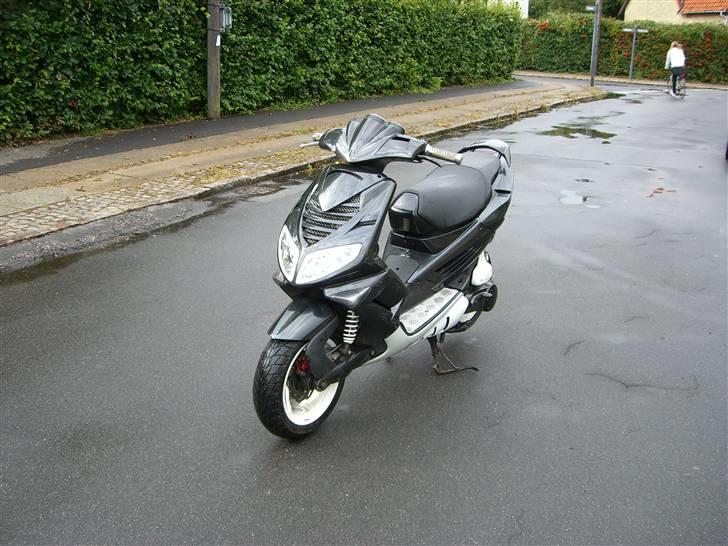 Peugeot speedfigt 2 ( TIL SALG! ) - Den er ret beskidt på alle billederne, havde ikke tid til at vaske den -.- billede 2