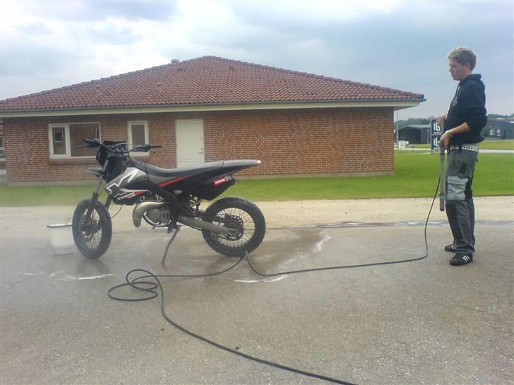 Derbi senda SM50.  SOLGT. - en kammerart der lige ville vaske hende. billede 17