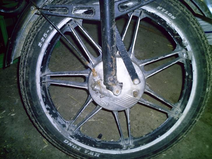 Puch monza 3gear - som den så ud før.. det her er godt nok forhjulet men baghjulet som er på de andre billeder så ligedan ud før billede 10