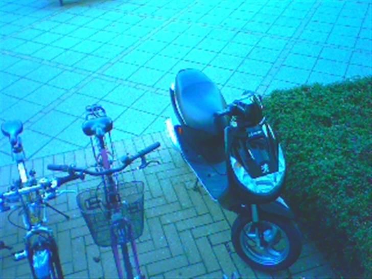 Peugeot Vivacity '07 - ¬ Peugeot Vivacity ´07 (Taget med bærbaren´s cam ud af vinduet!) billede 1