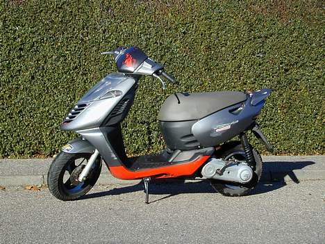 Aprilia Sonic stoppet af politiet - Synd med de ridser der.. :( billede 5