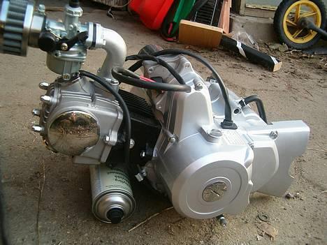 Honda Dax solgt - den nye motor  billede 5