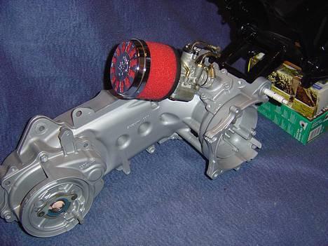 Suzuki street magic  projekt - motor har selv lakert med autolak billede 4