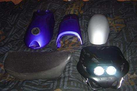 Suzuki street magic  projekt - skajolde skal lakers når jeg finder en ny bagskærm. sædet kommer der betræk på. ps tænk og det skjold der er under sædet skal os autolakers billede 8