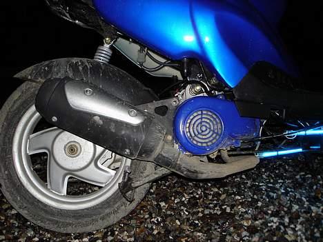 CPI Popcorn - Ved godt den er meget beskidt.. blev den efter jeg fjernede bagskærmen :( ... men den ser klart sejere ud nu.. før så den "fed" ud i bagenden billede 4