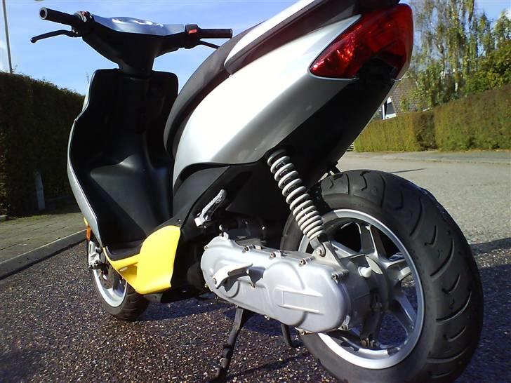 Yamaha Jog RR [Solgt] billede 5
