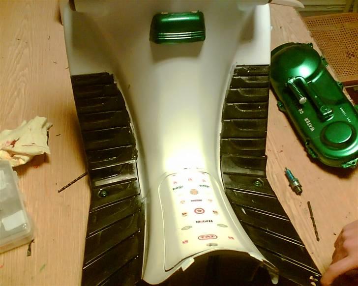 Suzuki KATANA LC - det er lak der gør at det sorte ser lidt underligt ud billede 7