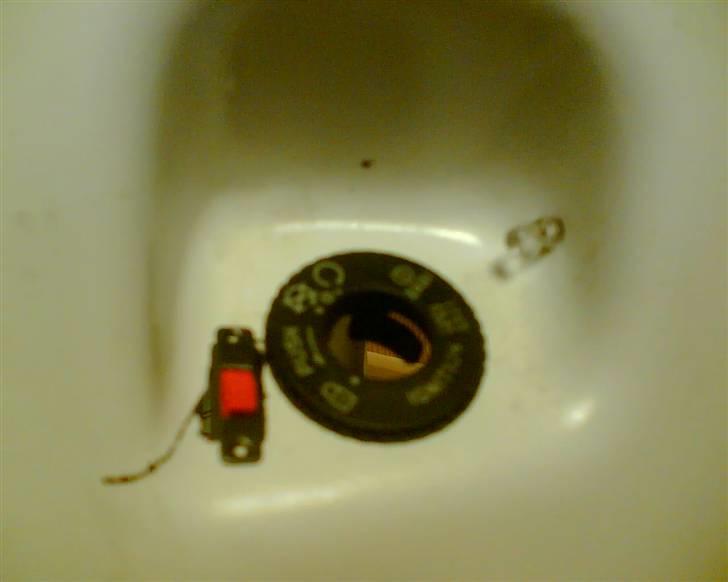 Suzuki KATANA LC - 0 - I knap, og så grøn diode så man kan se hvor nøglen skal i om aftenen billede 8