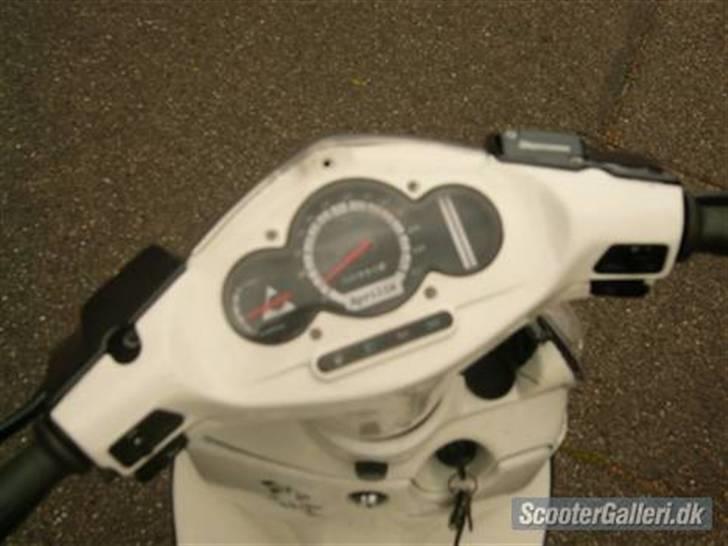 Aprilia sonic ( SOLGT ) billede 4