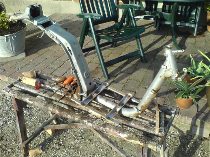 Honda Melody Mini NT50 !Projekt - Stellet er ved at blive slibbet ned.. billede 2