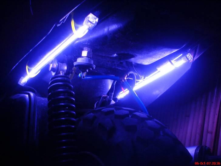 PGO hot 50 - neon lys jeg har 6 men jeg har ik haft tid til at tage billeder af dem alle billede 3