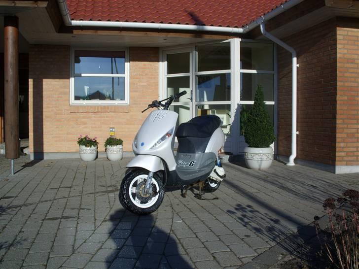 Piaggio New zip  - Efter den lille "makeover" billede 3