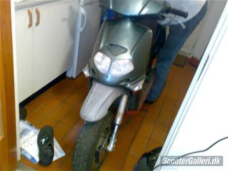 Aprilia Rally [Taget af panserne] billede 2