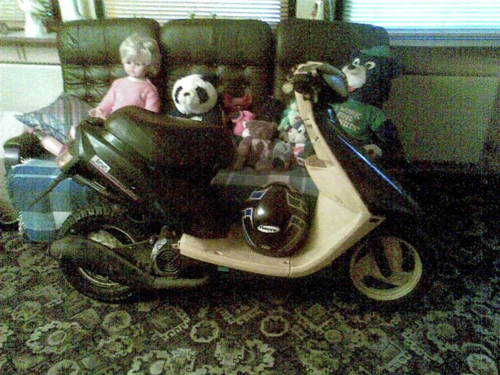 Yamaha Jog as ( solgt ) - Sådan som den står li nu... bare uden side lister :) billede 5