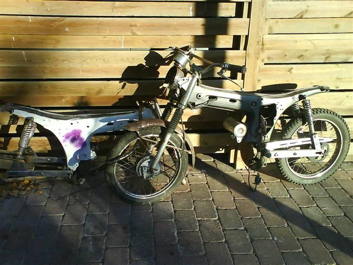 Yamaha 4 gear The Incoming Light - de to stel regner med jeg skal bruge det sorte den er pænst stand billede 4