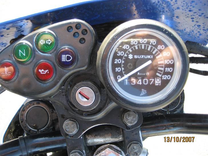Suzuki RMX LC DD - Sælgeren sagde at den kun har kørt 7000, men der er kommet nyt speedometer på.. billede 7