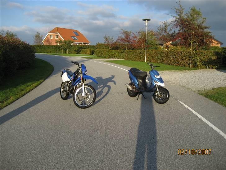 Suzuki RMX LC DD - stalkeren er en vens: http://www.scootergalleri.dk/html/gal_visbil.asp?ID=153439&ipc=472662 billede 9