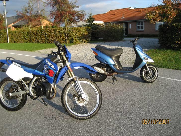 Suzuki RMX LC DD - stalkeren er en vens: http://www.scootergalleri.dk/html/gal_visbil.asp?ID=153439&ipc=472662 billede 10