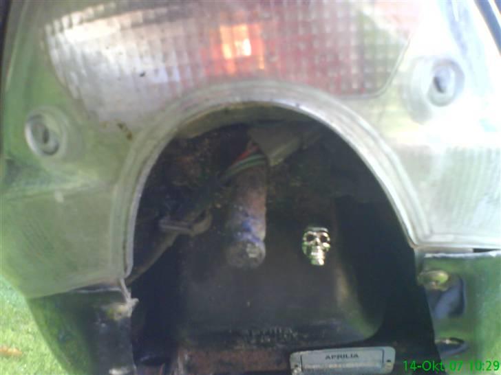 Aprilia sonic - læg mærke til det lille dødninge hoved haha billede 6