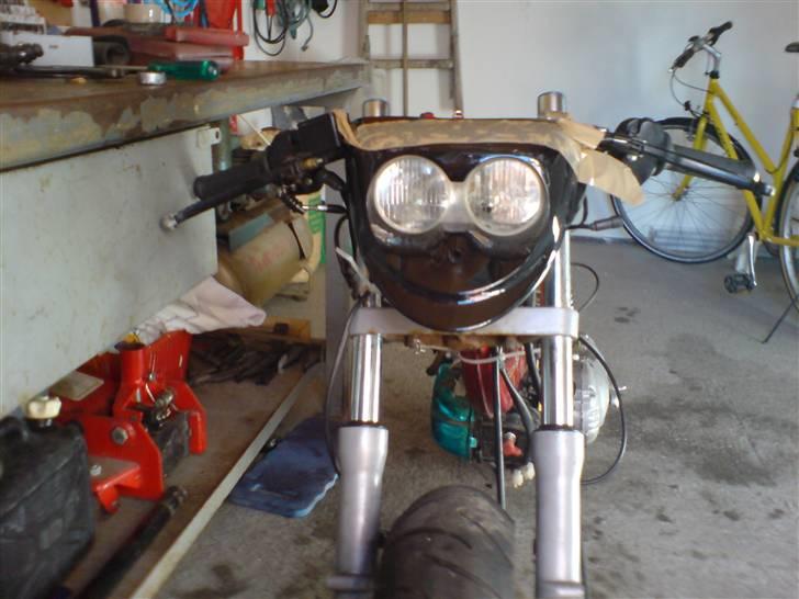 Suzuki DNA Rally projekt  - front/lygte lige hurtigt monteret.. der bliver spartlet badboy look billede 7