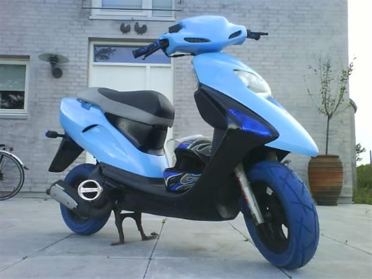 Honda SFX'en - MHR - Min Scooter efter maling <<333 og Blå Dæk ;) billede 1