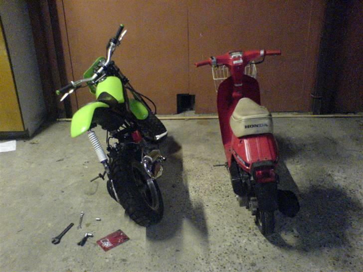 Honda Melody (spritter) - med min ven Ken´s street vi lige er blevet nogenlunde færdige med billede 4