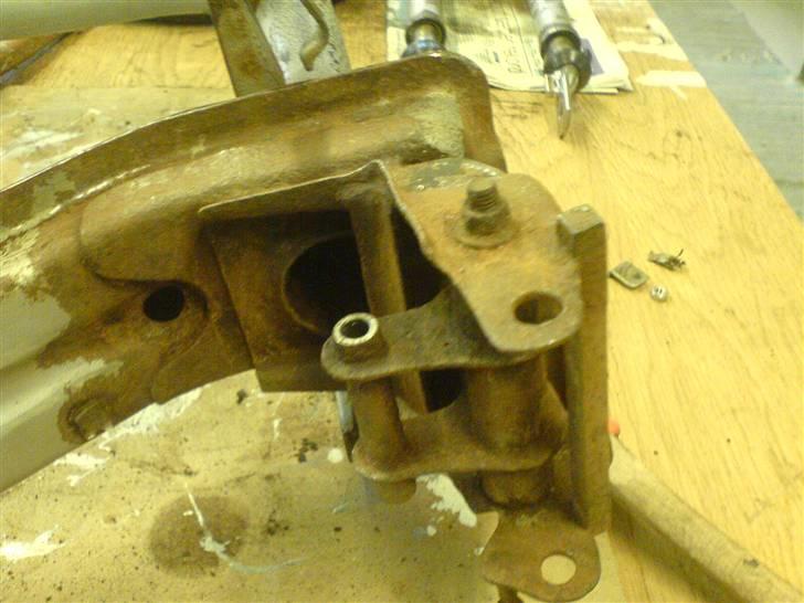 Honda Melody Mini NT50 !Projekt - Den får en speciel lak på der hvor den er mest udsat for rust. Som her ved ophænget billede 5