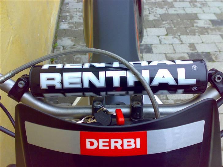 Derbi Senda sm Xtreme(TIL SALG) - mit renthall styr . det er satme fedt !!!!! holder skide godt .. billede 3