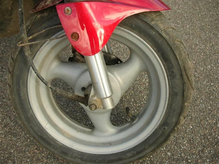 PGO HOT50 - SOLGT - Hov, 12" fælge er vidst ikke helt lovligt :D billede 4