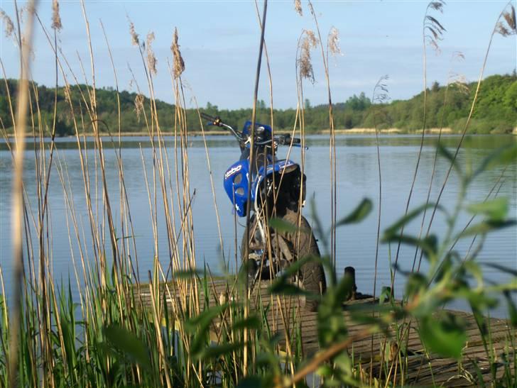 Suzuki SMX 70cc SOLGT - igen, ud over søen.. billede 3