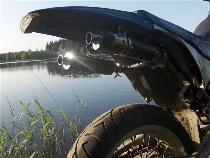 Suzuki SMX 70cc SOLGT - igen, ud over søen.. billede 6