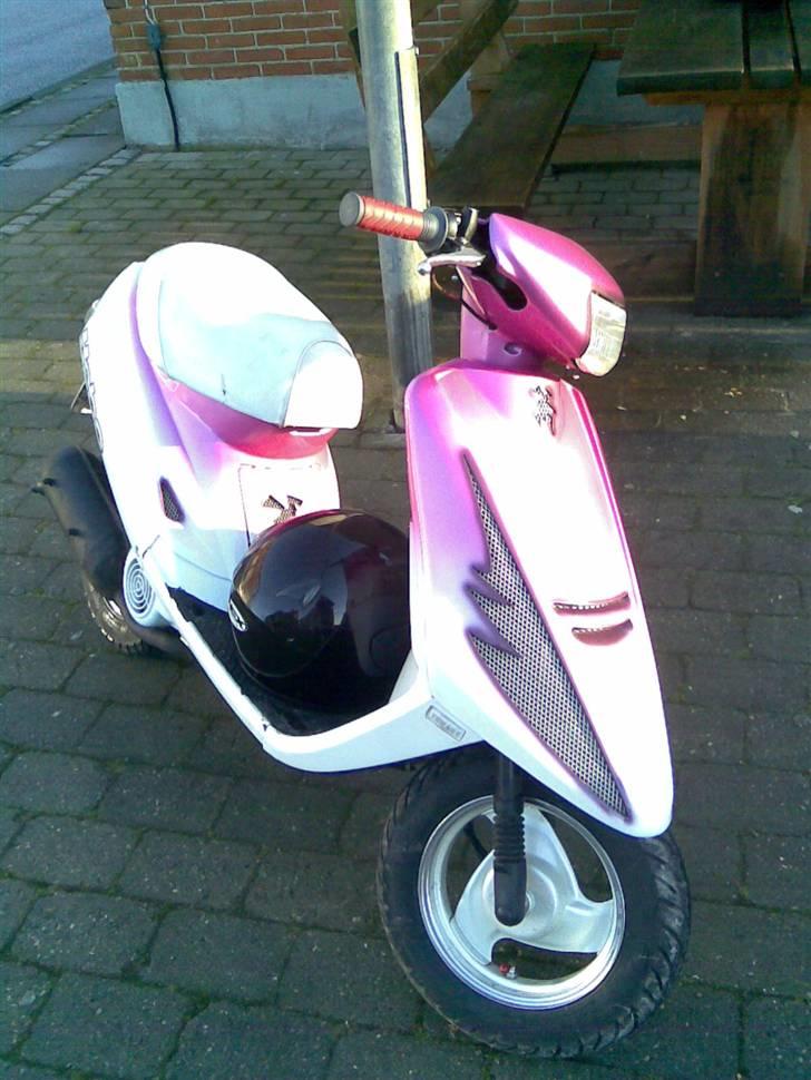 Yamaha Jog Fs     byttet ! - .. Læg mærke til nye greb klinger, nye ventilhætter og nyt blæserskjold. ( Og nyt over cylinderen ) billede 1