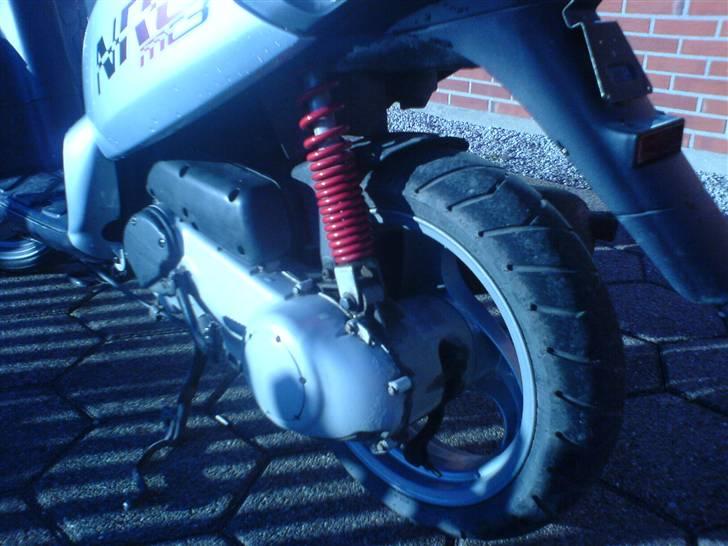 Piaggio NRG Mc3 Sport - Mortor skjold og rød Fjerder <´3 billede 13