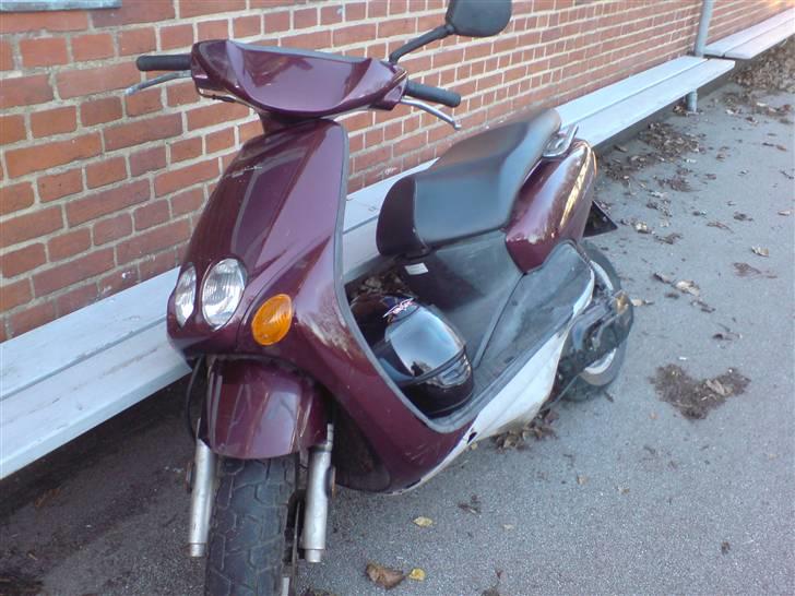 Yamaha Neos  - sådan står den li pt. bare uden sidespæjl billede 1